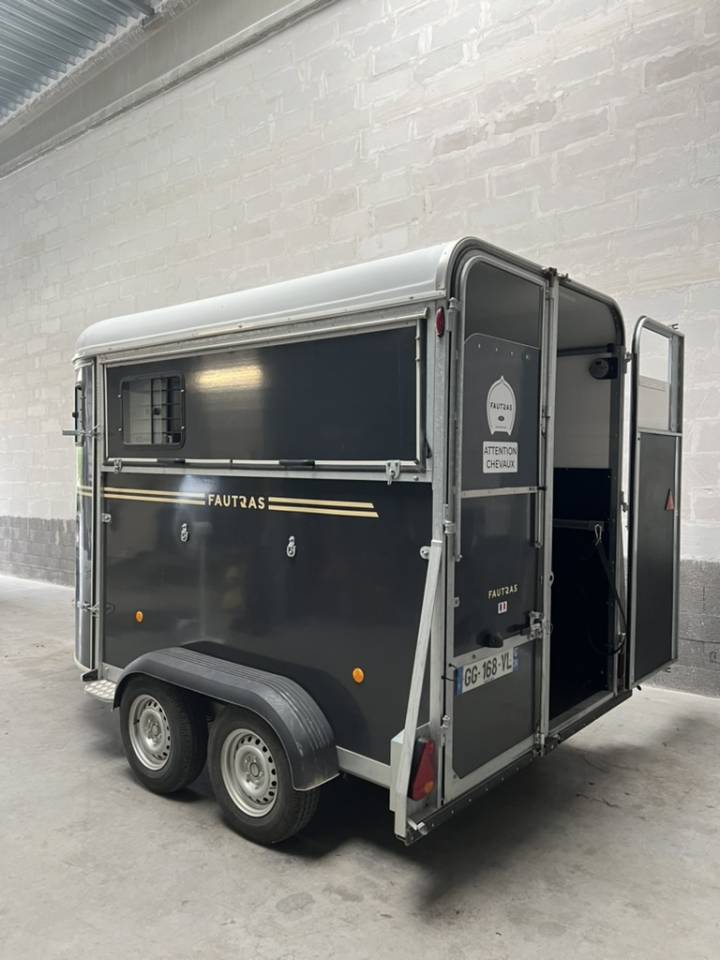 Vans pour chevaux Futras- TO 711