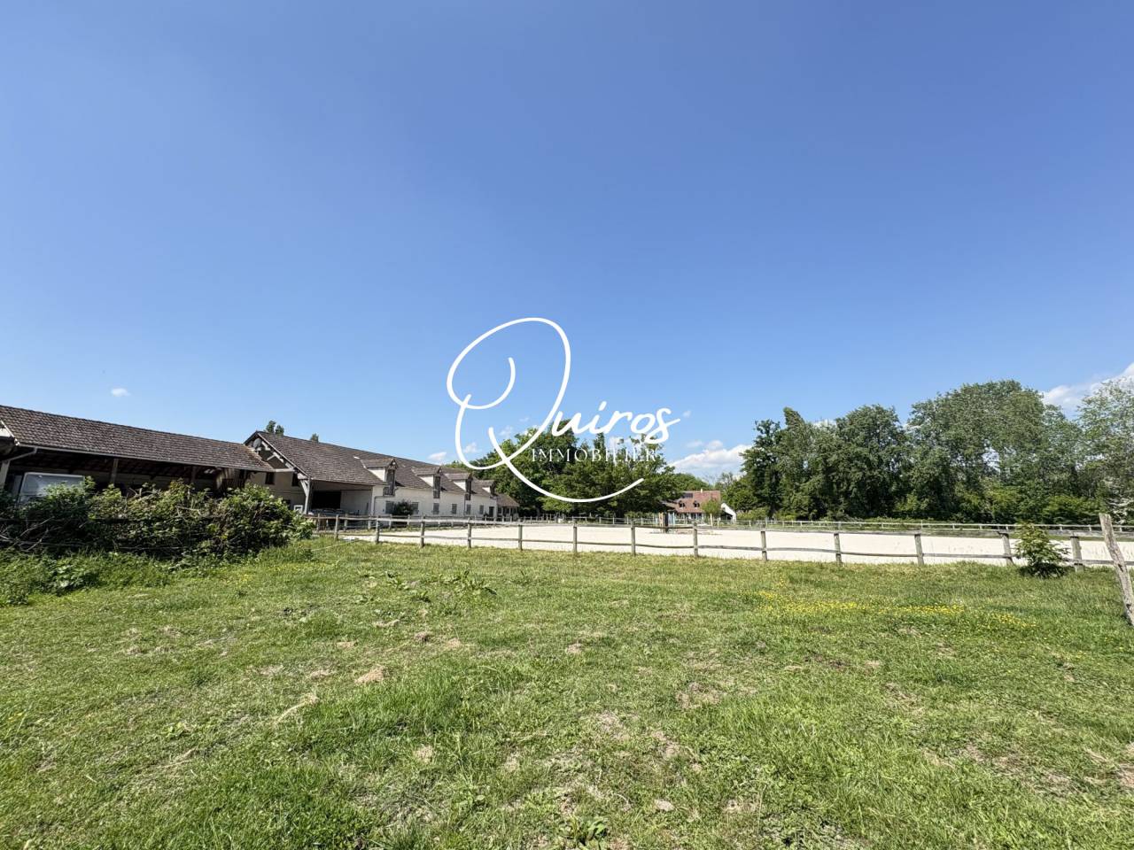 Charmante maison avec écurie et carrière, à deux pas de Fonta