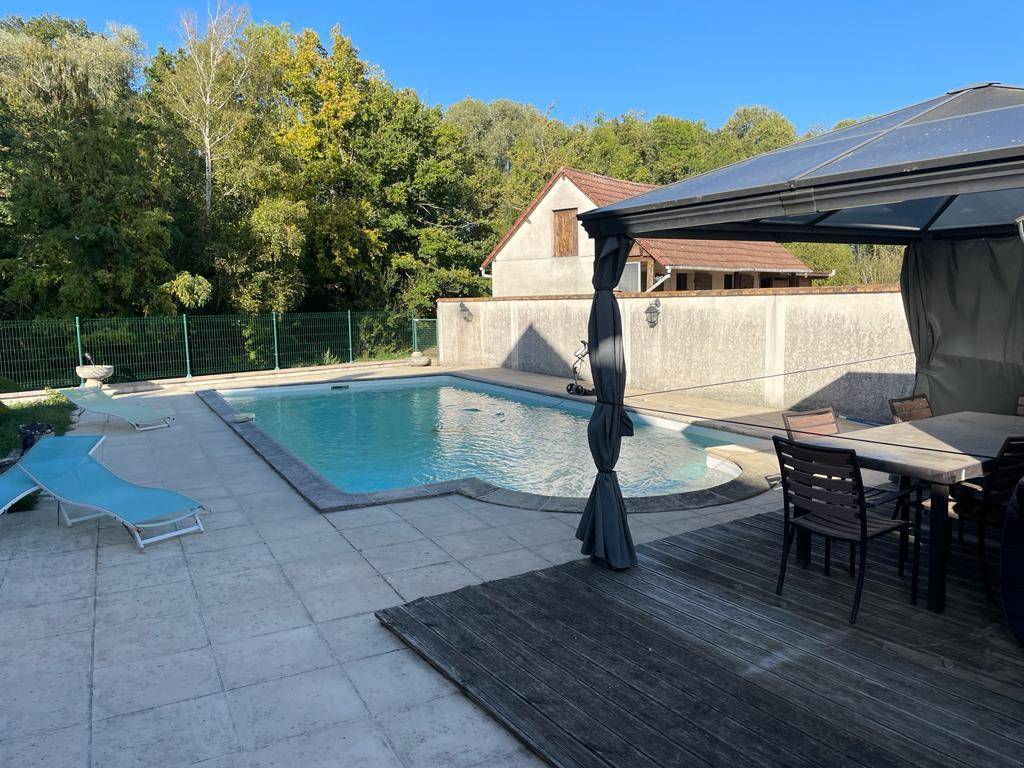 Propriété équestre sur 1,9 ha à 10 mn de Bourges (18)