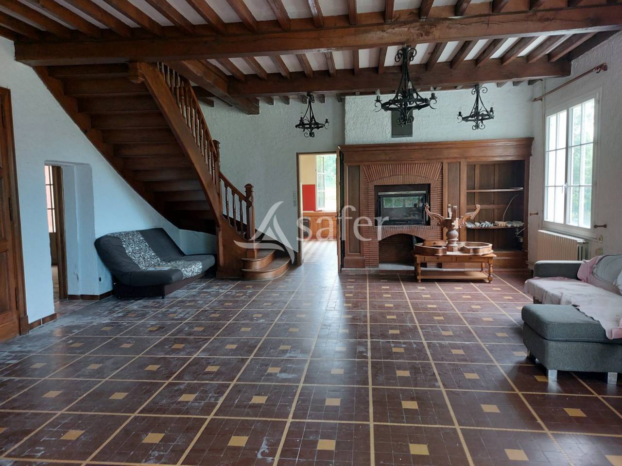 Enclos de chasse avec gîtes et salle de réception sur 100ha