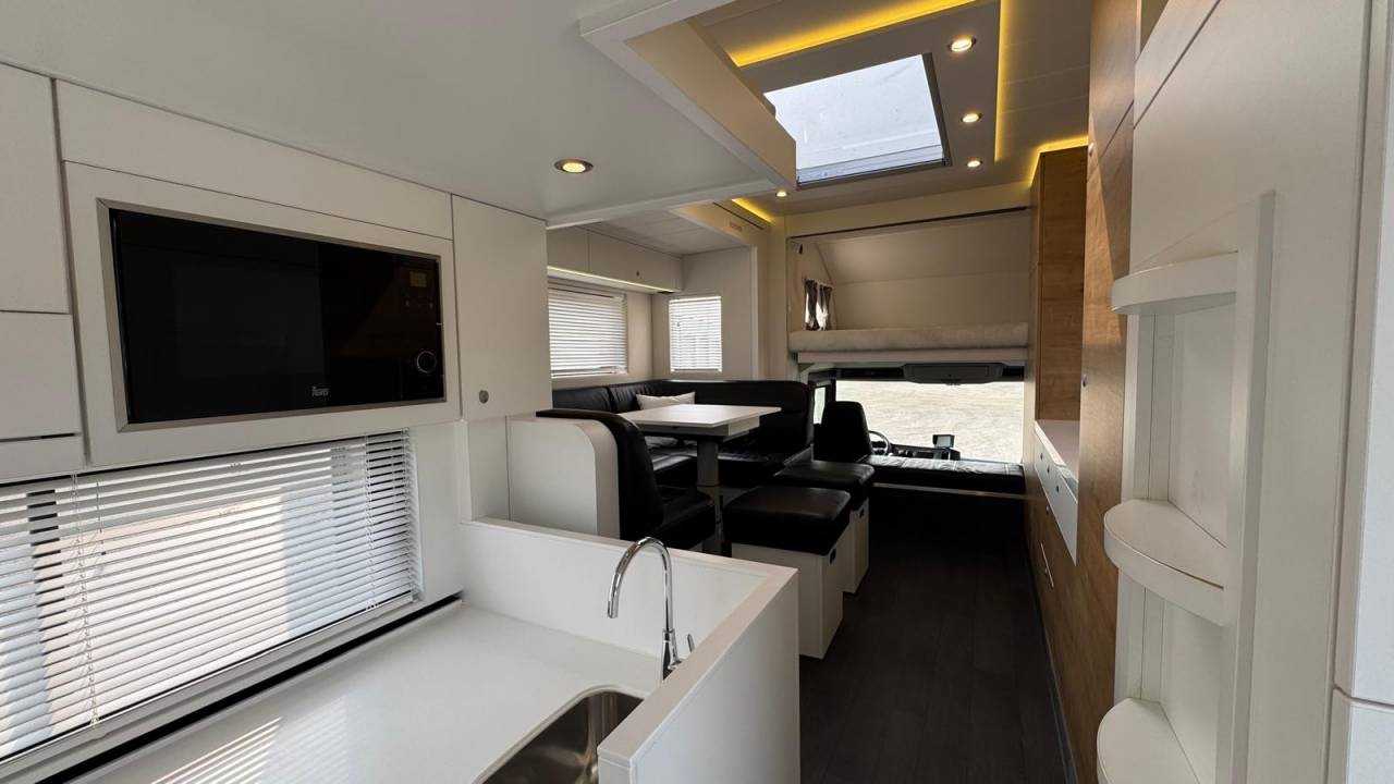 STX 6 CHEVAUX AVEC POP OUT, PUSH UP - VENDU