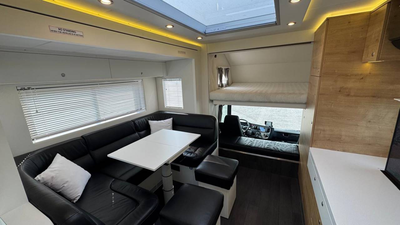 STX 6 CHEVAUX AVEC POP OUT, PUSH UP - VENDU