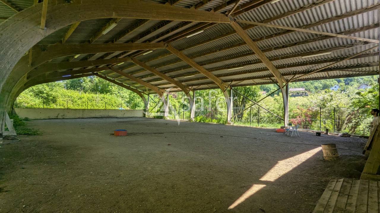 Centre équestre converti en élevage canin