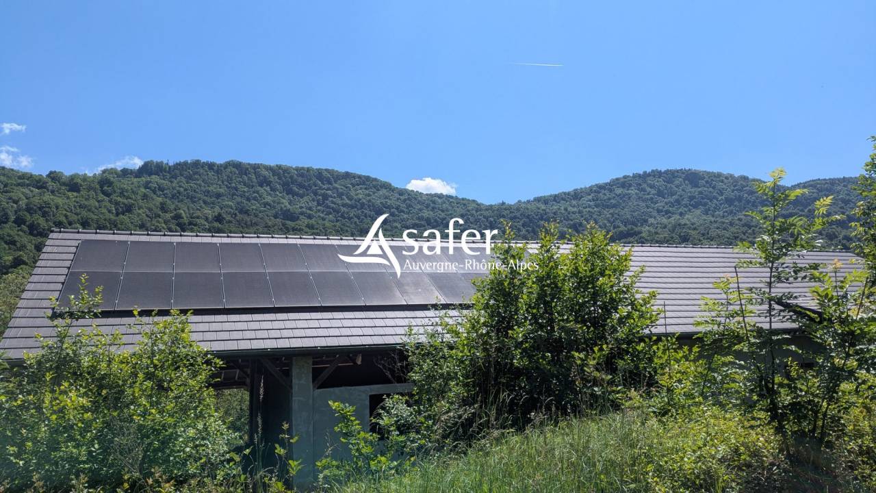 Centre &eacute;questre converti en &eacute;levage canin