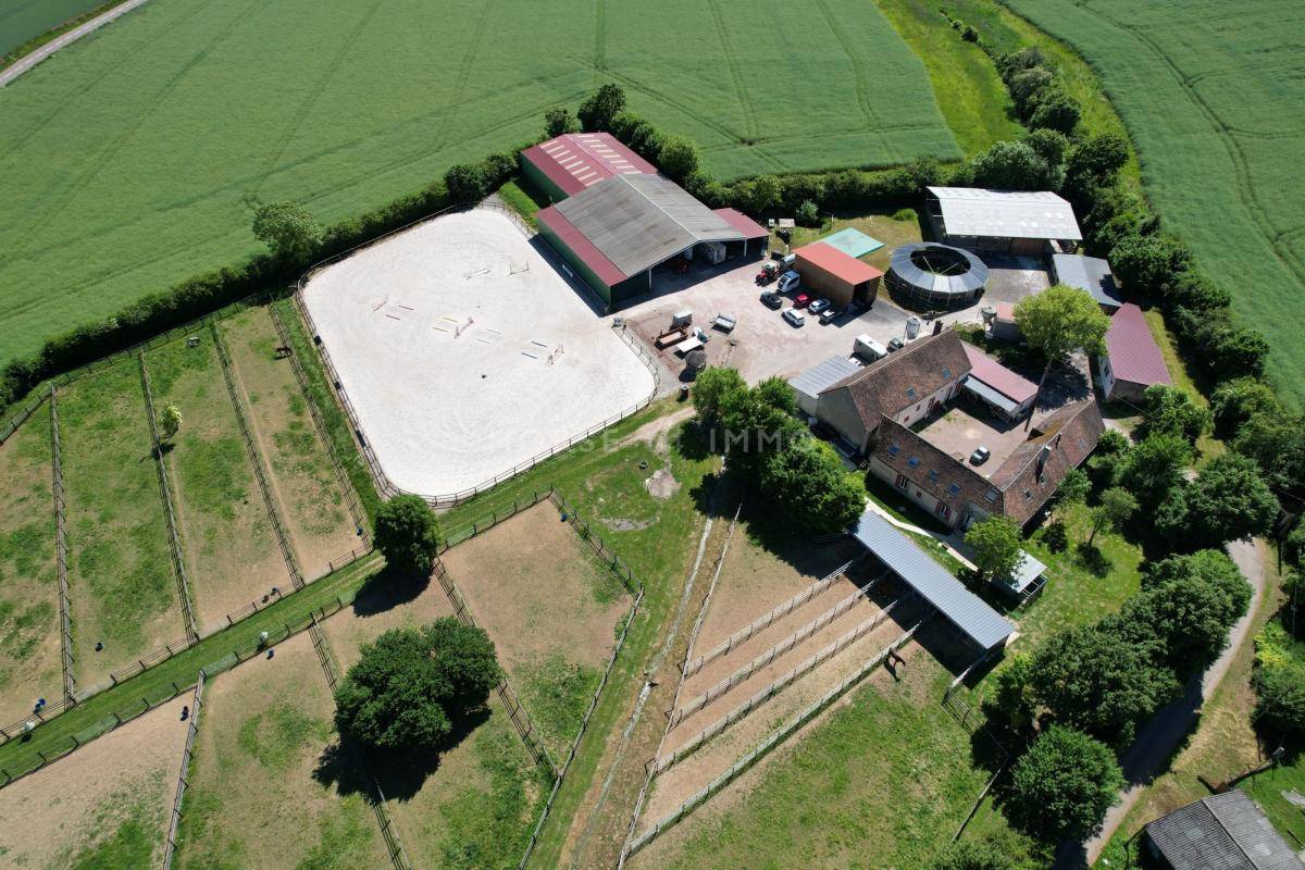 Très Belle Ecurie de Commerce à 10 kms de SENS