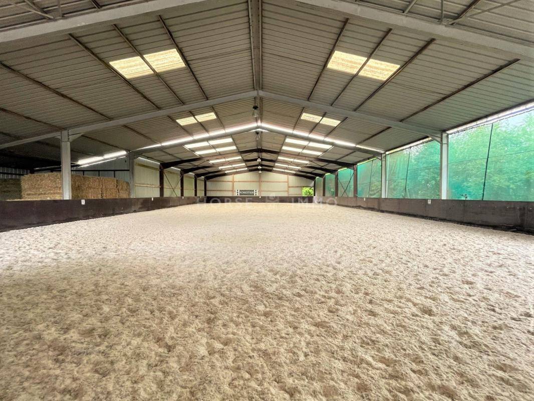 Très Belle Ecurie de Commerce à 10 kms de SENS