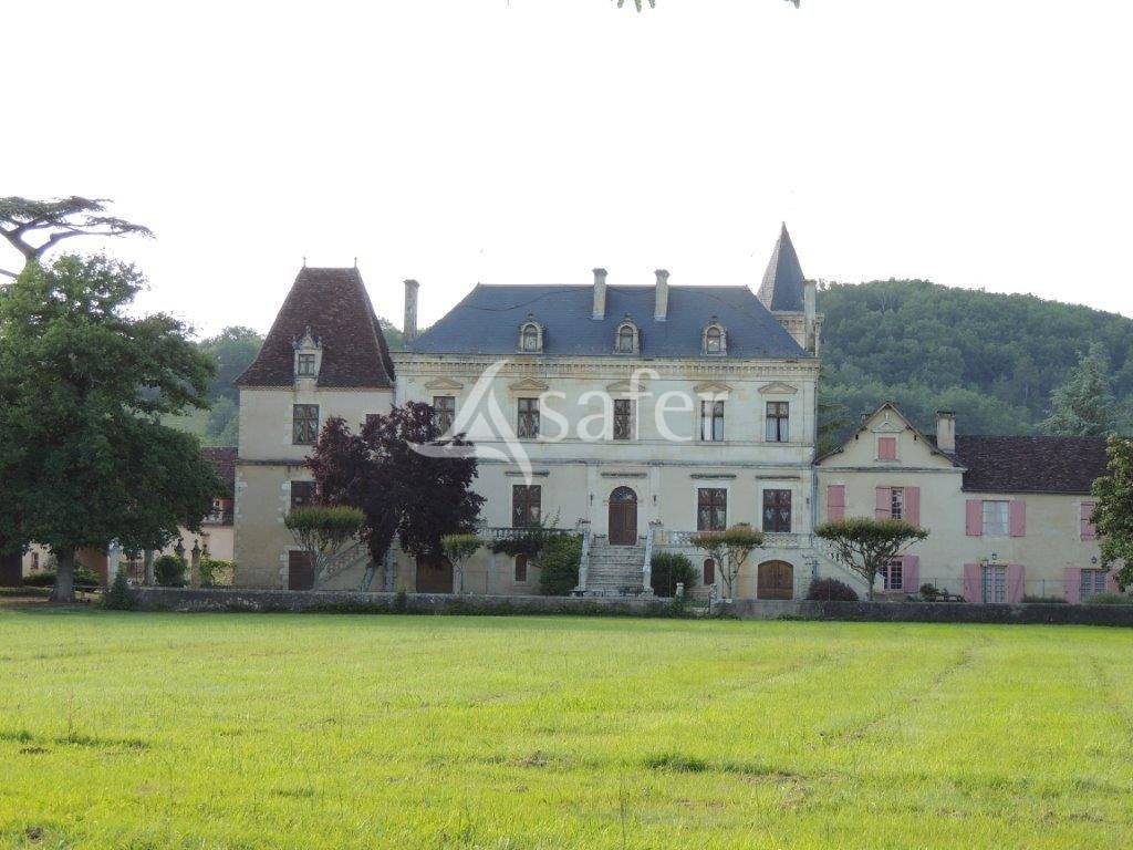 Domaine d'exception avec petit manoir et résidences de tourisme