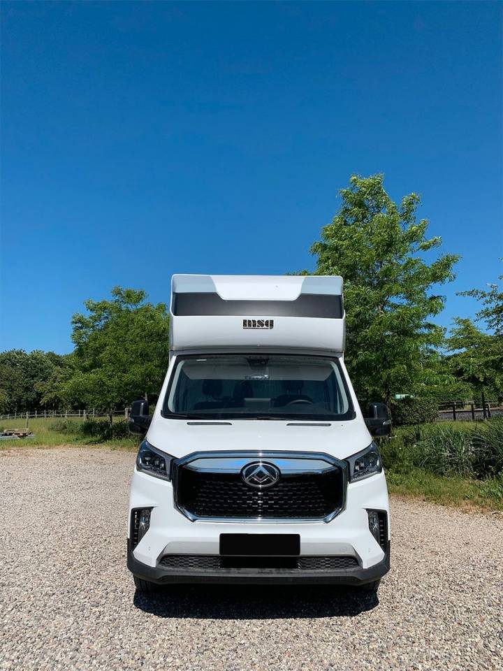 MAXUS DELIVER 9 LUXURY MSG STALLION LIGHT