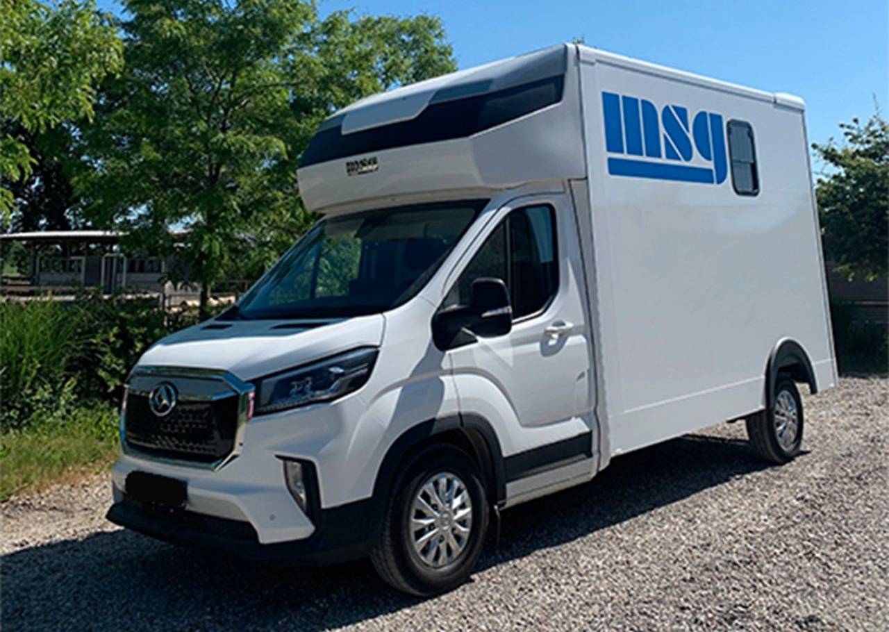 MAXUS DELIVER 9 LUXURY MSG STALLION LIGHT