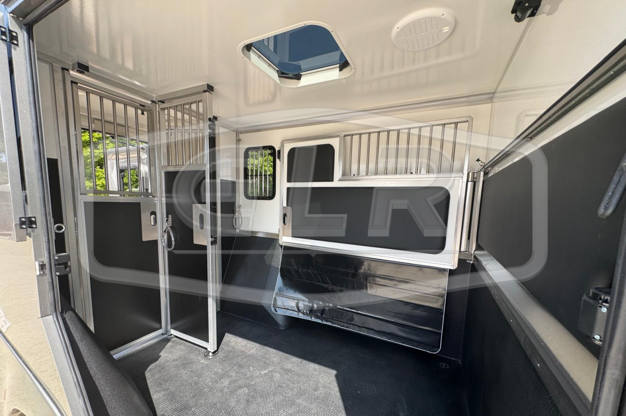 MAN 165CV &ndash; BOITE AUTO &ndash; 5 PLACES &ndash; KRISMAR STALLE &ndash; NEUF