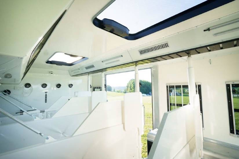 MAN TGM 18.320 HTI POP OUT 6 HORSES