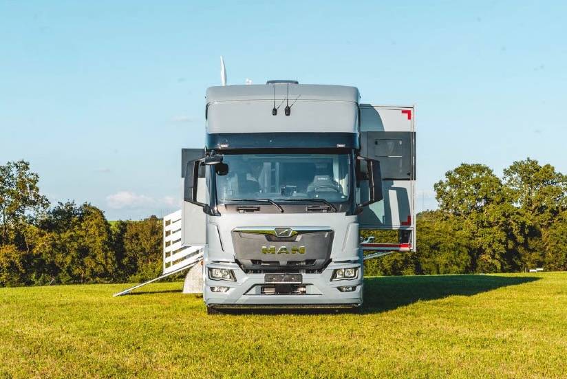 MAN TGM 18.320 HTI POP OUT 6 HORSES