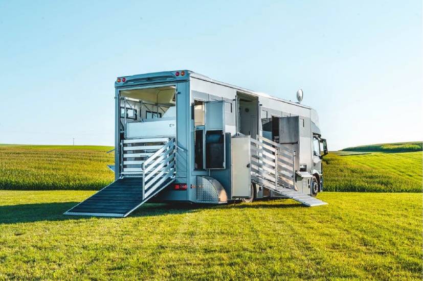 MAN TGM 18.320 HTI POP OUT 6 HORSES