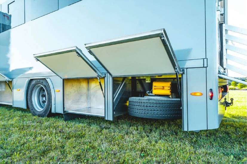 MAN TGM 18.320 HTI POP OUT 6 HORSES