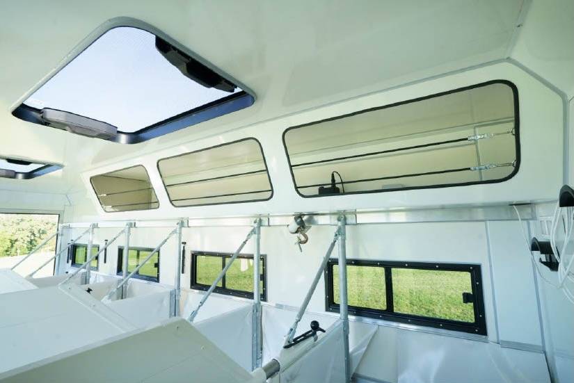 MAN TGM 18.320 HTI POP OUT 6 HORSES