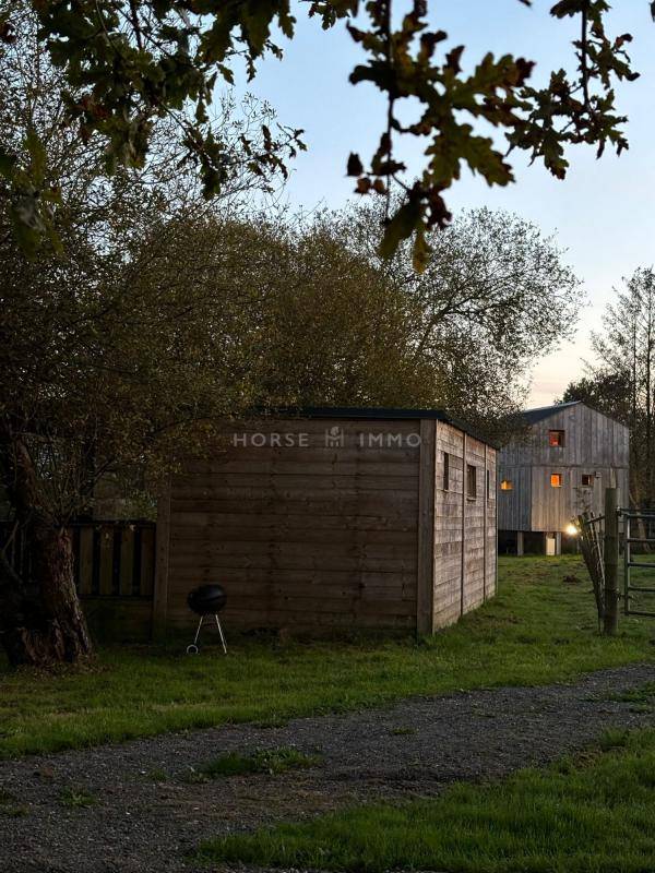 Domaine de caractère, avec gîtes, étang & installations éque