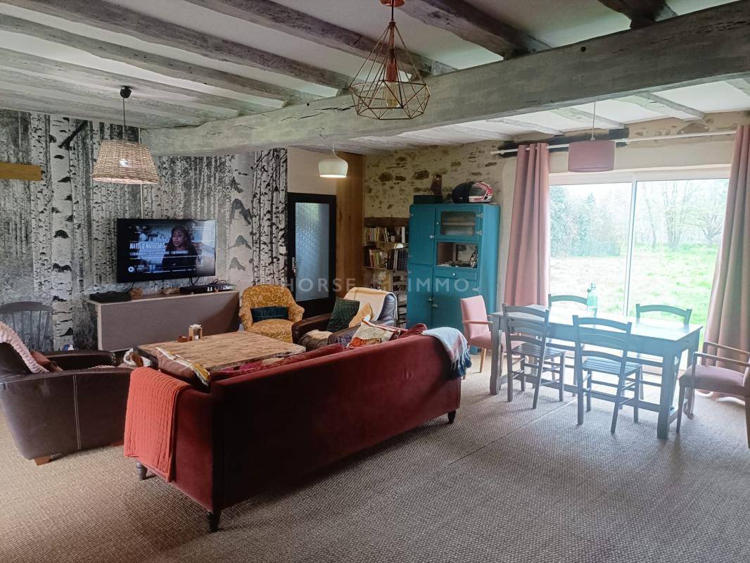 Domaine de caractère, avec gîtes, étang & installations éque