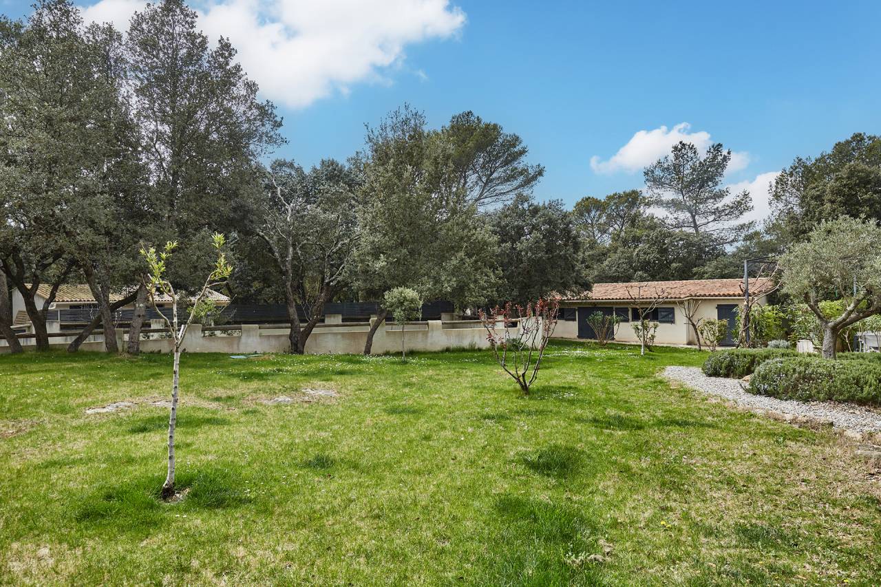 Propriété équestre avec maison rénovée, dépendance et b