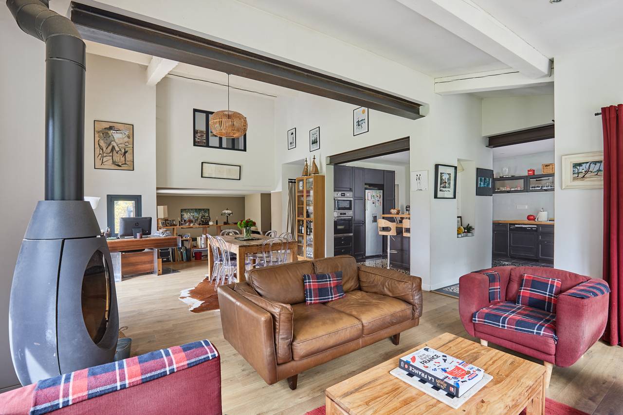 Propriété équestre avec maison rénovée, dépendance et b