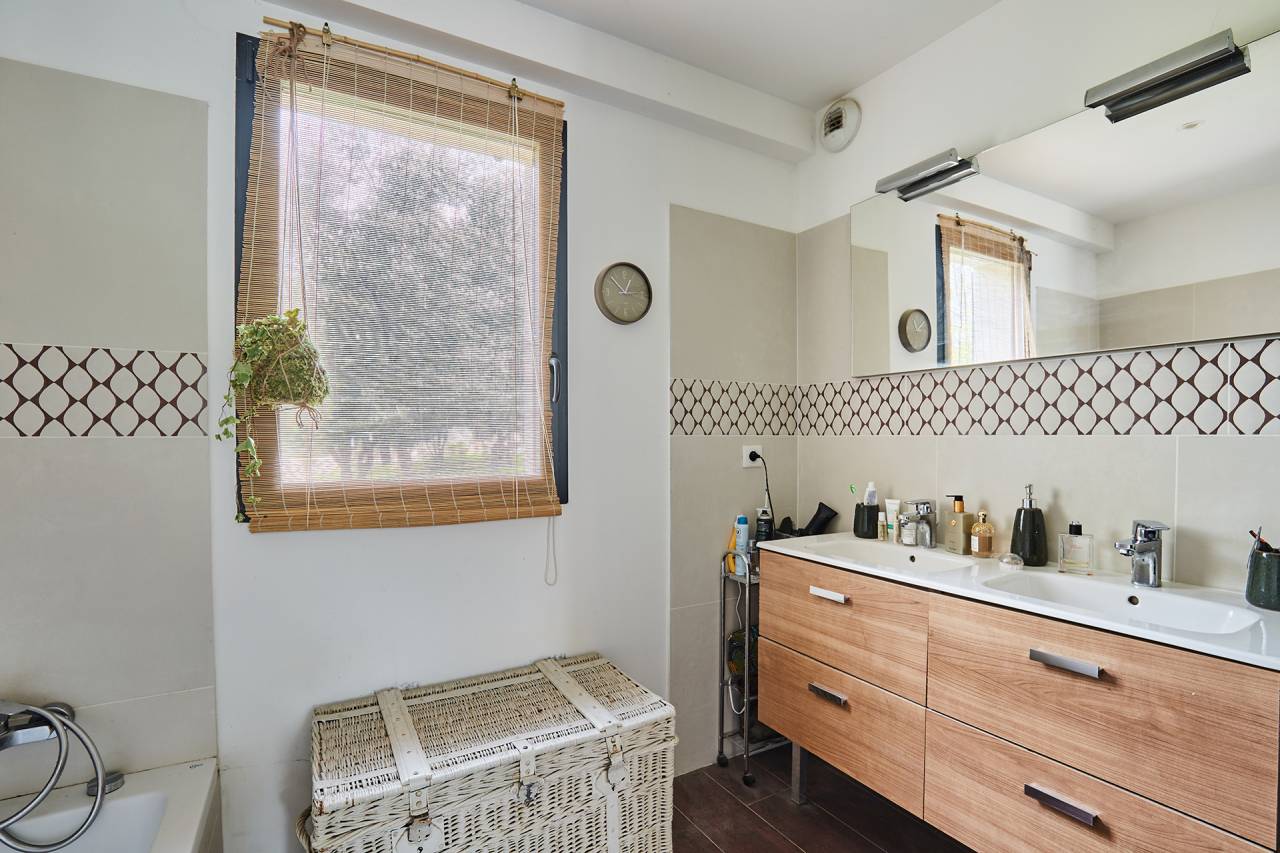 Propriété équestre avec maison rénovée, dépendance et b