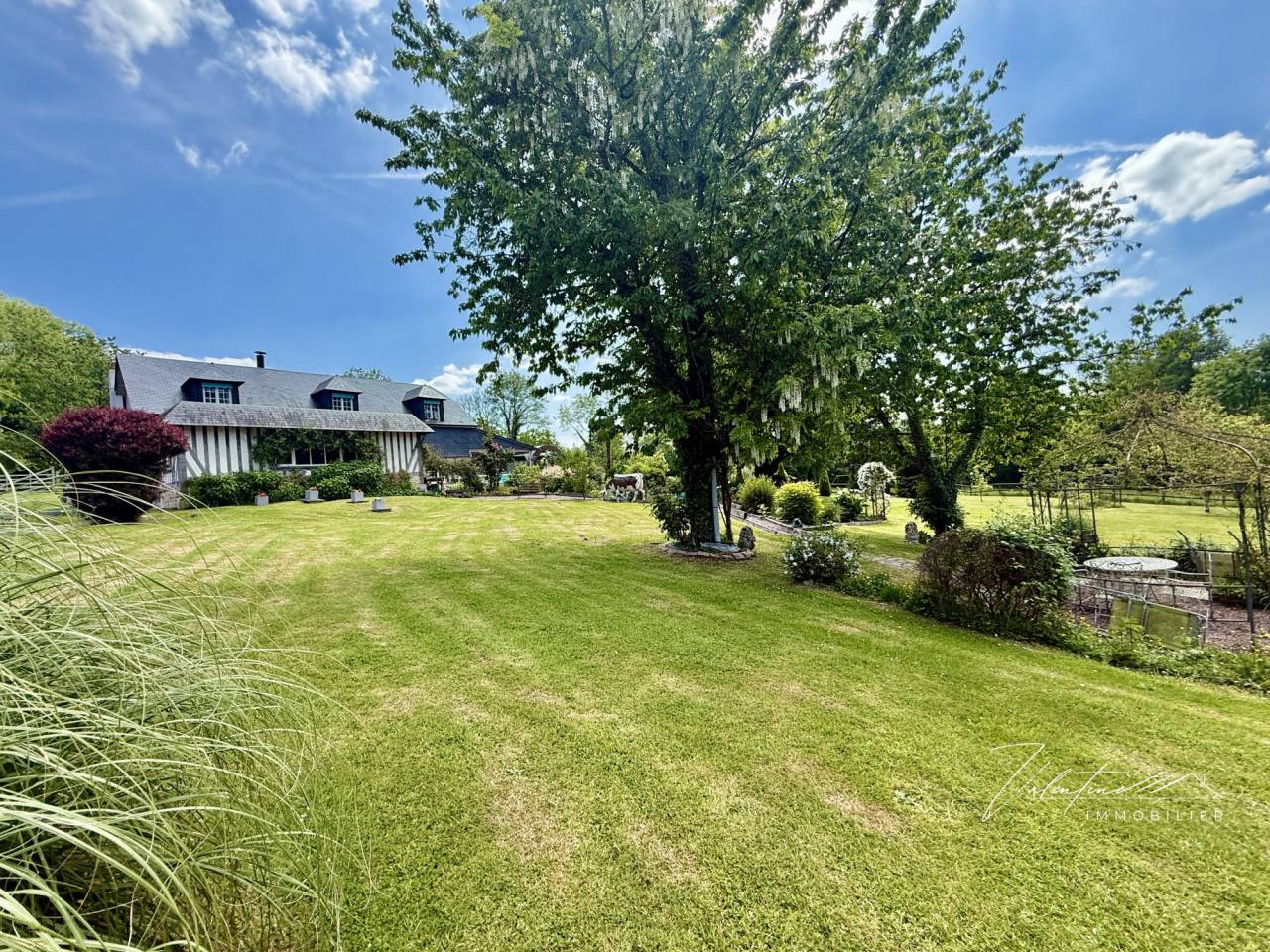 PROPRIÉTÉ COMPRENANT DEUX MAISONS SUR DEUX HECTARES