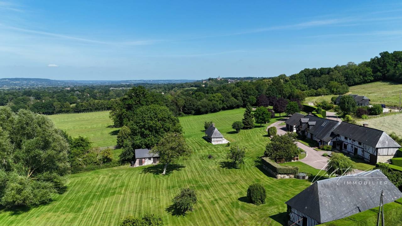PROPRIÉTÉ FAMILIALE AUX PORTES DE BEAUMONT-EN-AUGE