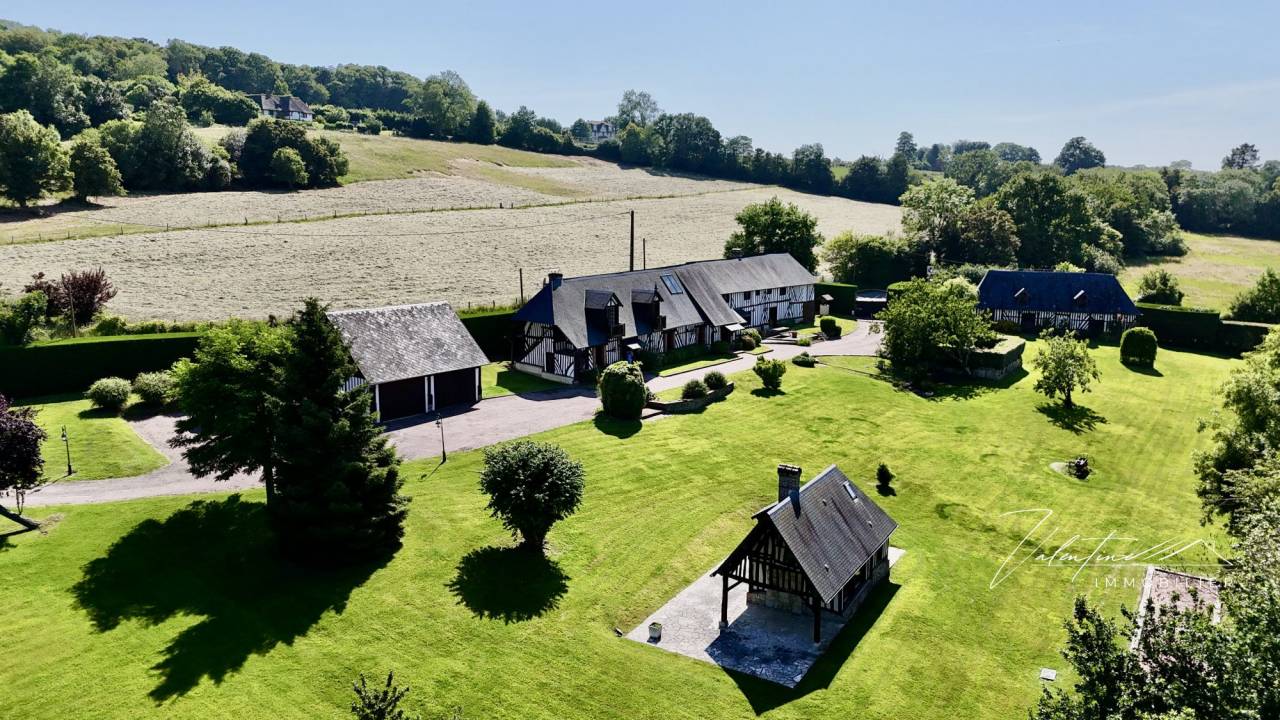 PROPRIÉTÉ FAMILIALE AUX PORTES DE BEAUMONT-EN-AUGE