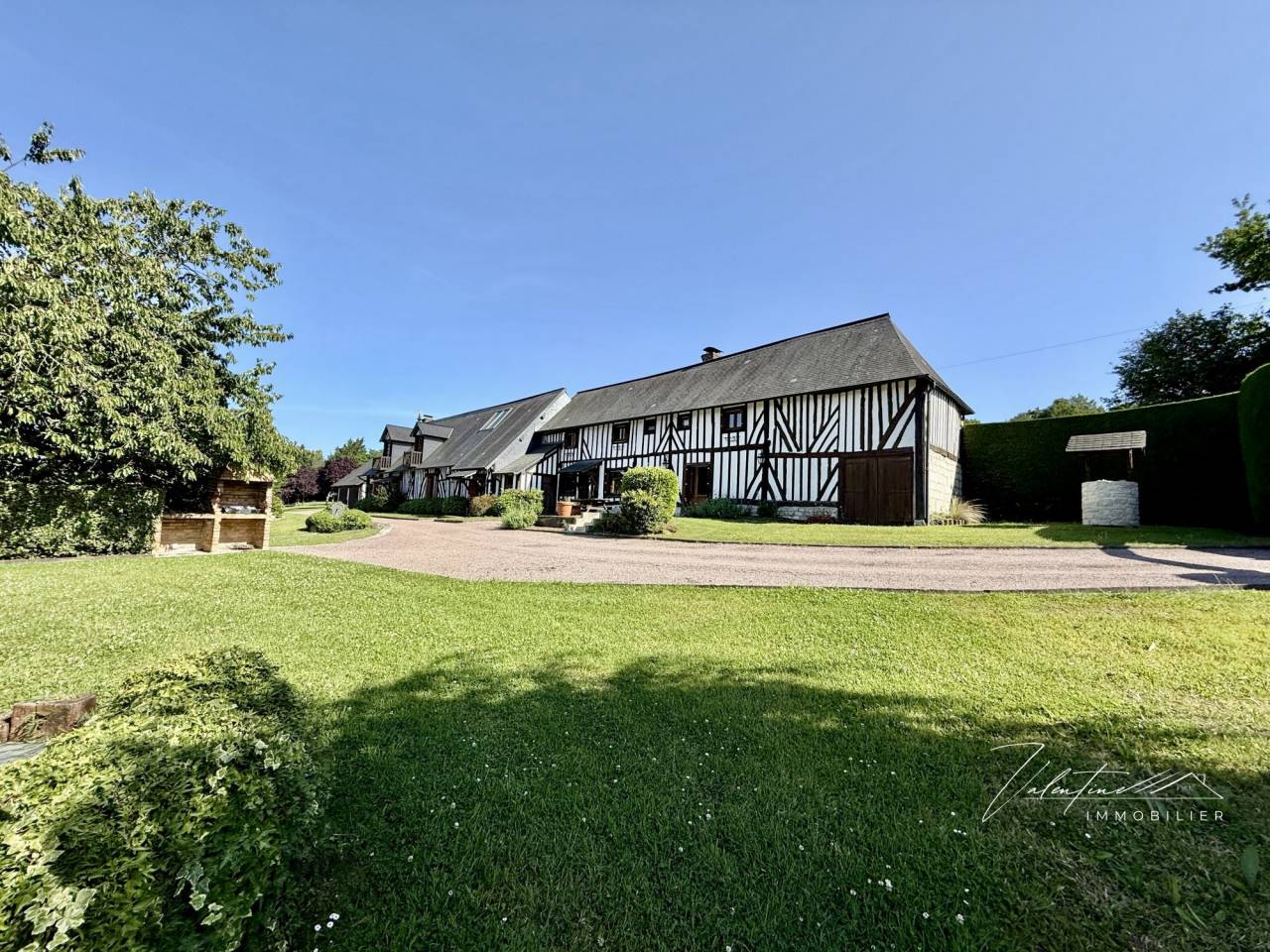 PROPRIÉTÉ FAMILIALE AUX PORTES DE BEAUMONT-EN-AUGE