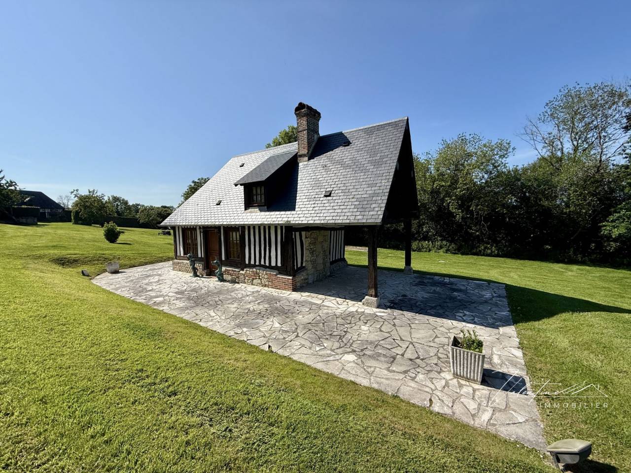 PROPRIÉTÉ FAMILIALE AUX PORTES DE BEAUMONT-EN-AUGE