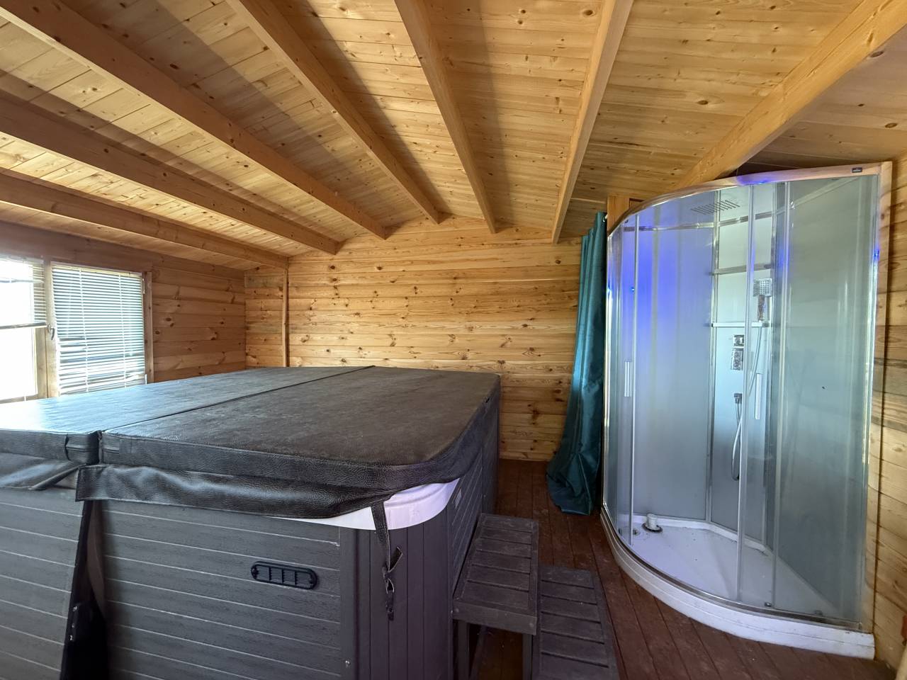 A la Roche Chalais, sur 11 hect, propriété équestre