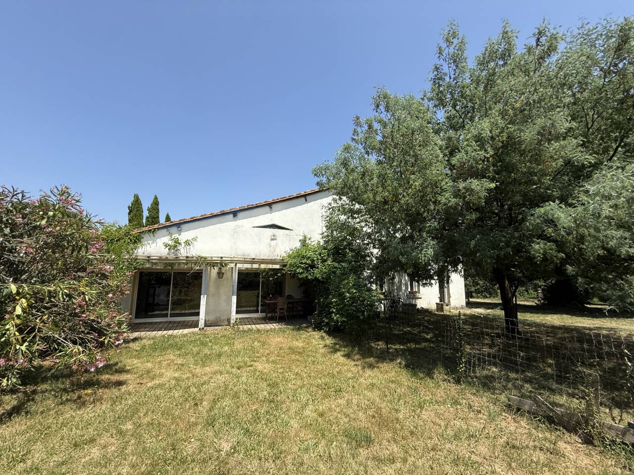 A la Roche Chalais, sur 11 hect, propriété équestre