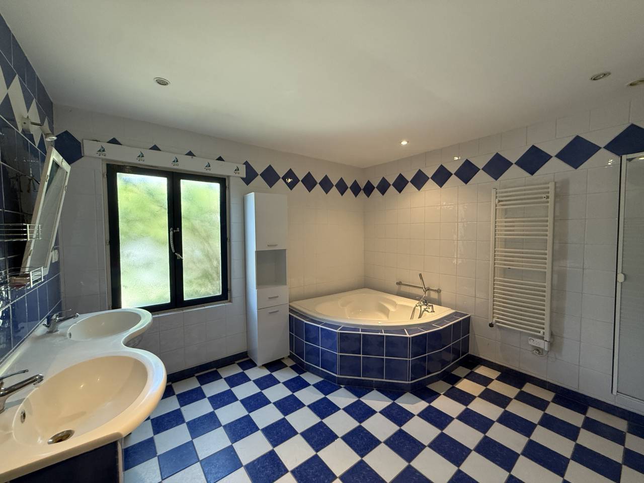 A la Roche Chalais, sur 11 hect, propriété équestre