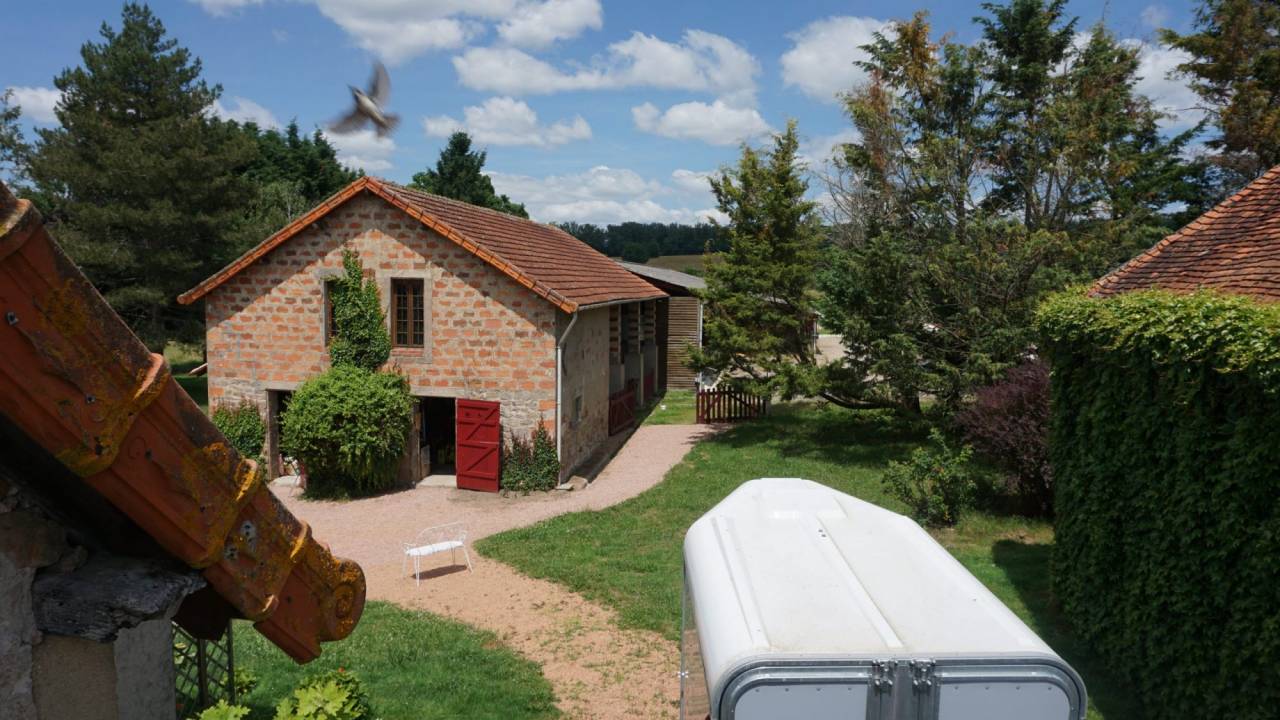 Propriété équestre avec 2 habitations rénovées sur 8 ha (