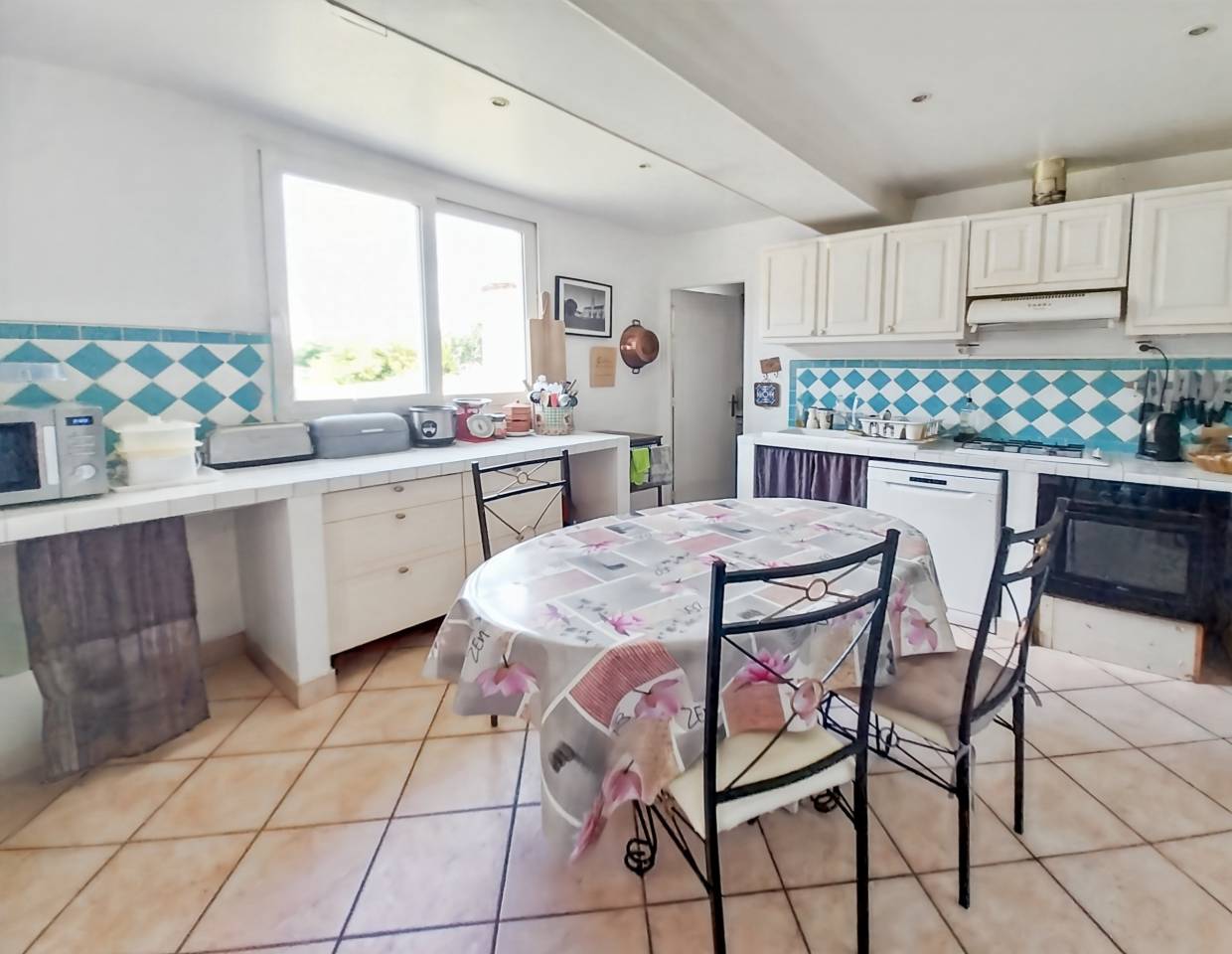 PETITE FERME CLOSE sur 1.5ha avec installations