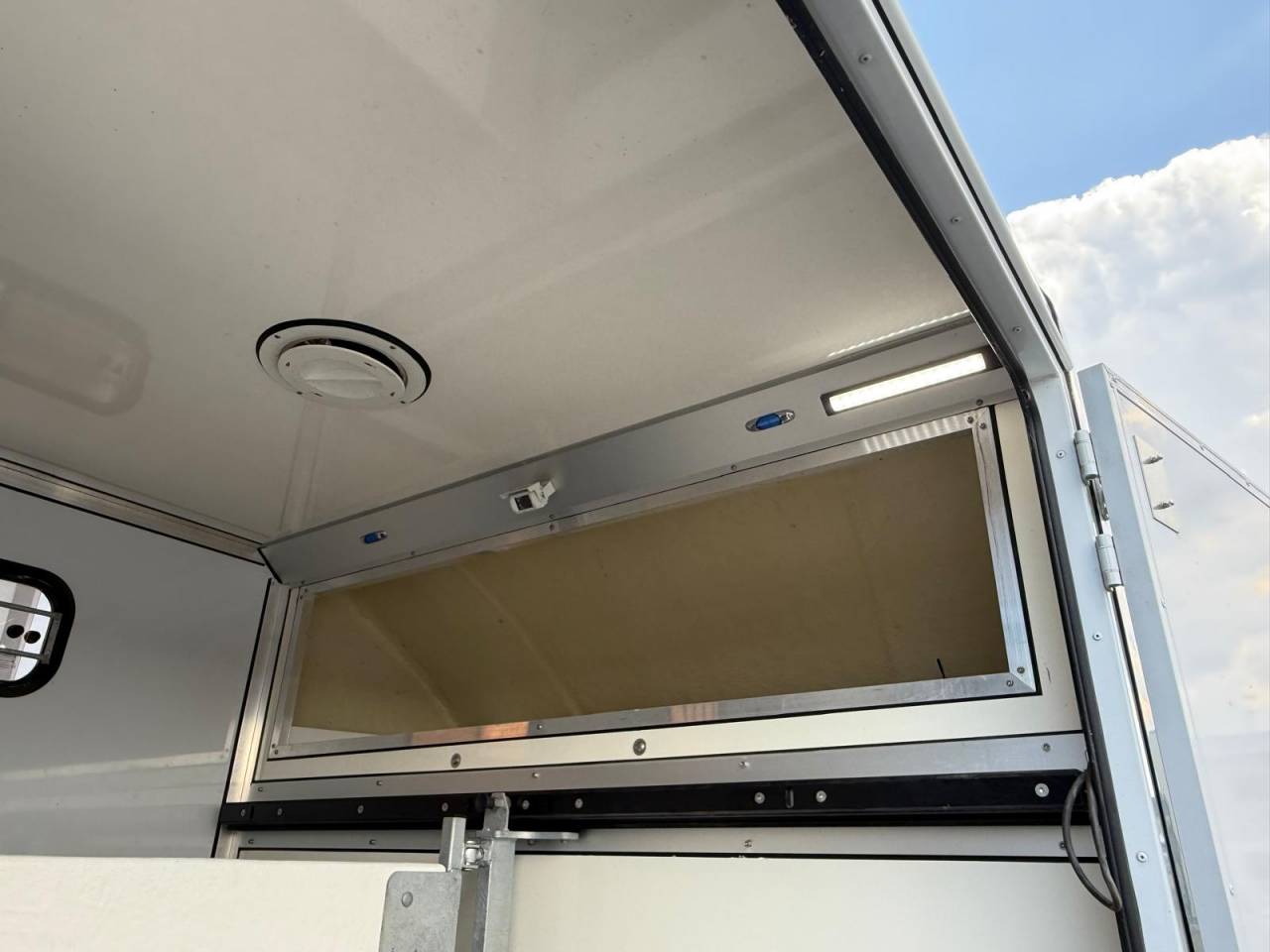 VL CAVALCAR 180 CH BOITE AUTOMATIQUE / VENDU