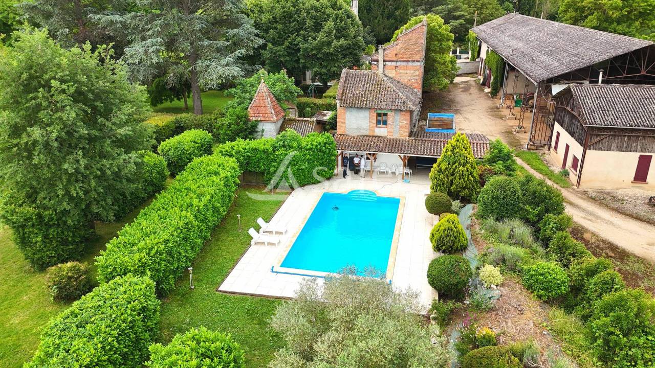 Proche de Montauban Domaine de caract&egrave;re 506 m&sup2; &agrave; vocation to