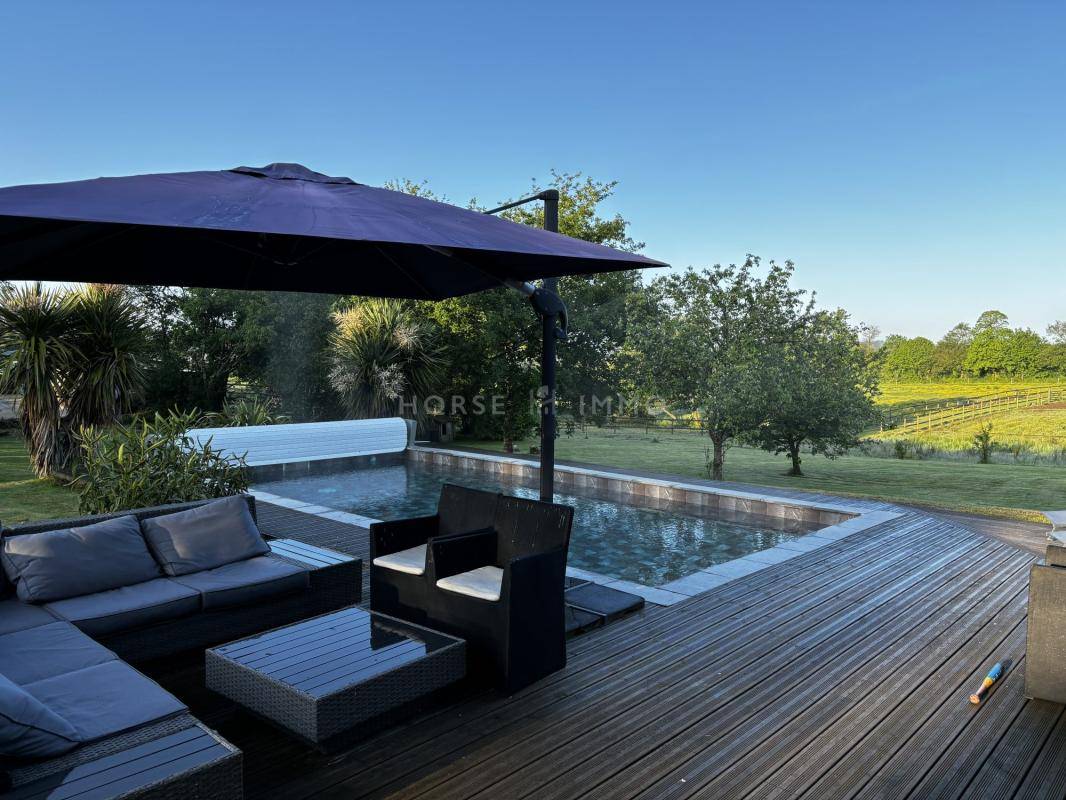 Propri&eacute;t&eacute; d'exception pour passionn&eacute;s de chevaux &agrave; proximi