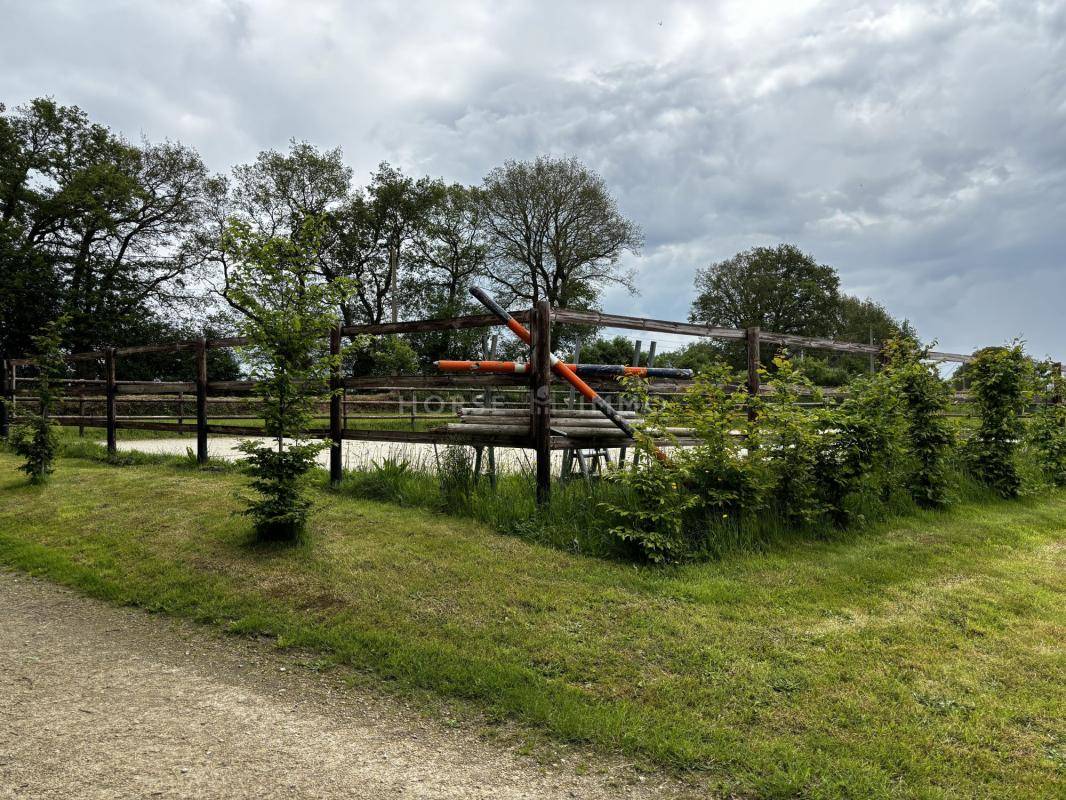 Propri&eacute;t&eacute; d'exception pour passionn&eacute;s de chevaux &agrave; proximi