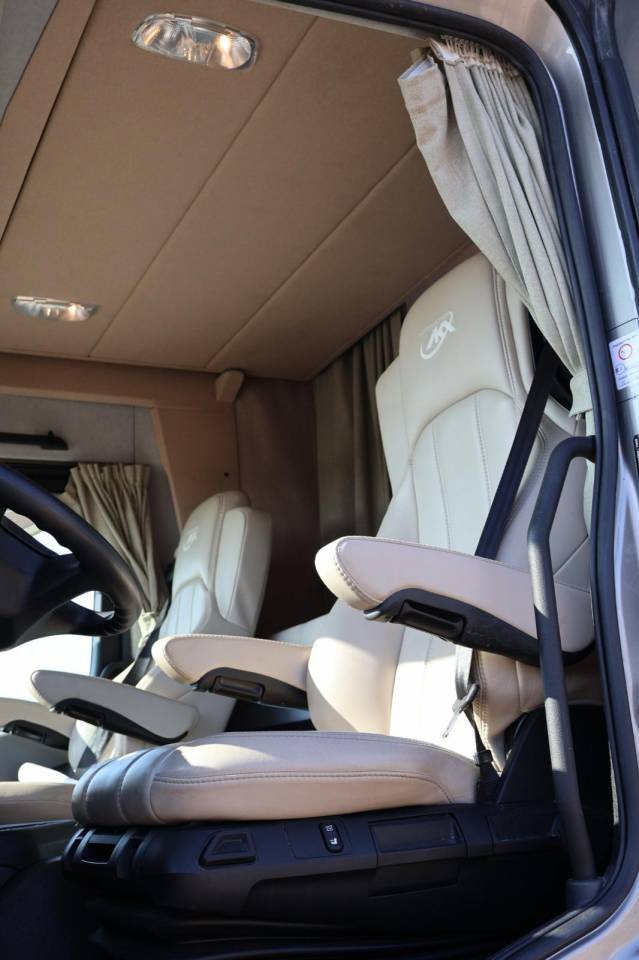 MERCES-BENZ ACTROS 26.40 AKX / 6 places pop-out