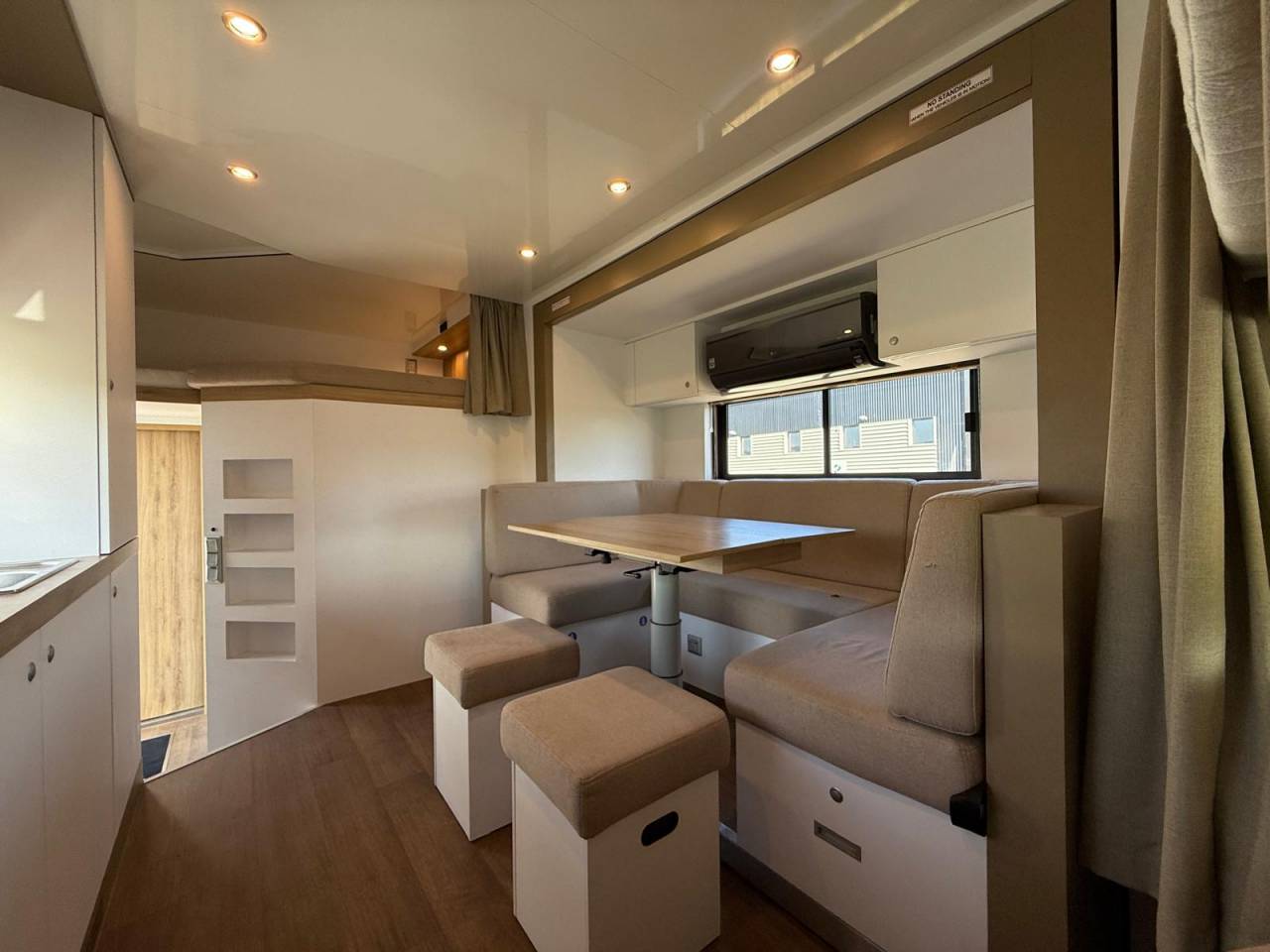 MERCES-BENZ ACTROS 26.40 AKX / 6 places pop-out