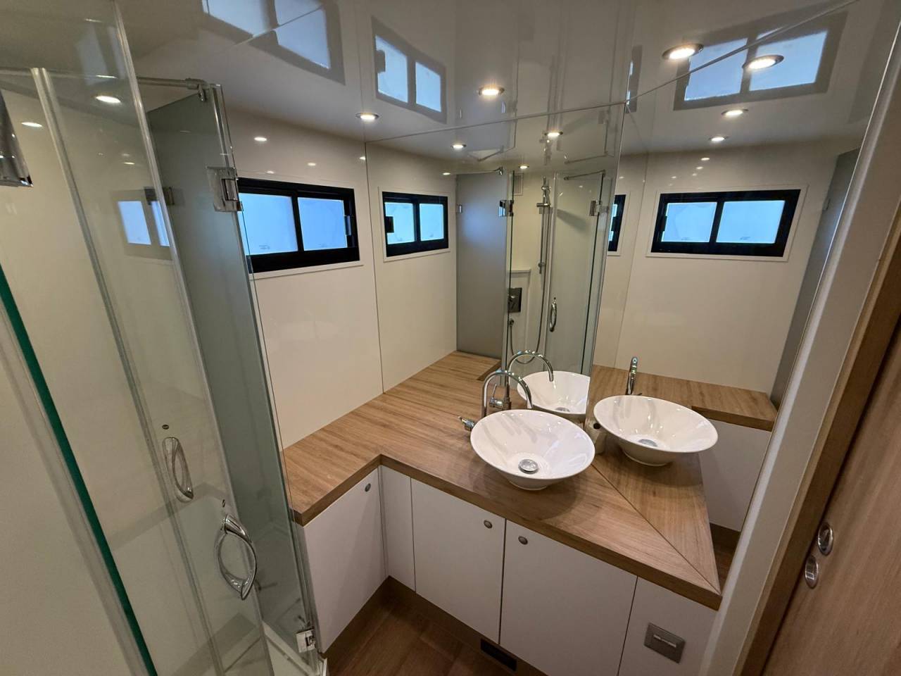 MERCES-BENZ ACTROS 26.40 AKX / 6 places pop-out