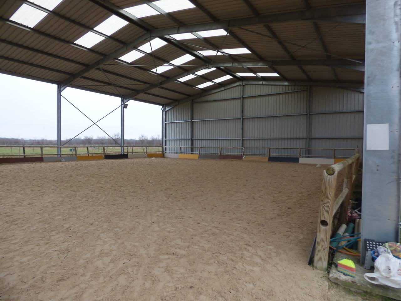 ETABLISSEMENT EQUESTRE EN ACTIVITE - AUX PORTES DE LYON