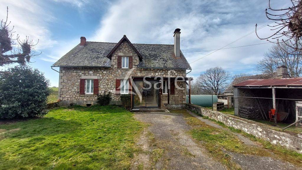 Propri&eacute;t&eacute; b&acirc;tie d'environ 22 ha pouvant convenir &agrave; divers pr