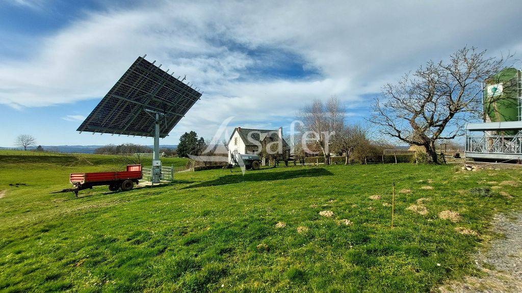 Propri&eacute;t&eacute; b&acirc;tie d'environ 22 ha pouvant convenir &agrave; divers pr