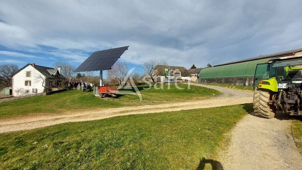 Propri&eacute;t&eacute; b&acirc;tie d'environ 22 ha pouvant convenir &agrave; divers pr