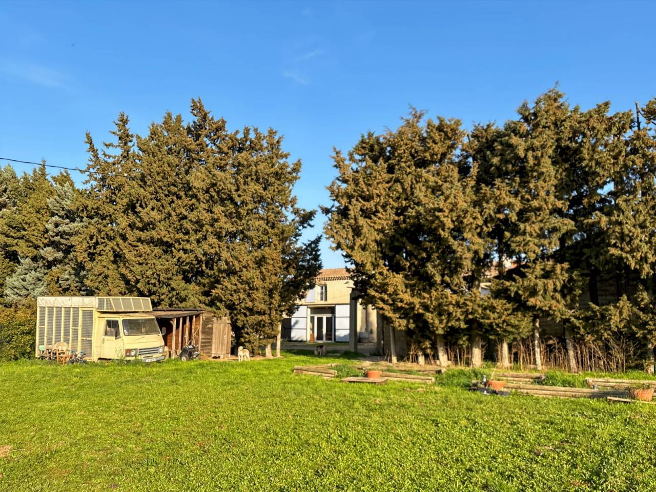 MAS 119 M2 SUR 4680 M2 DE TERRAIN