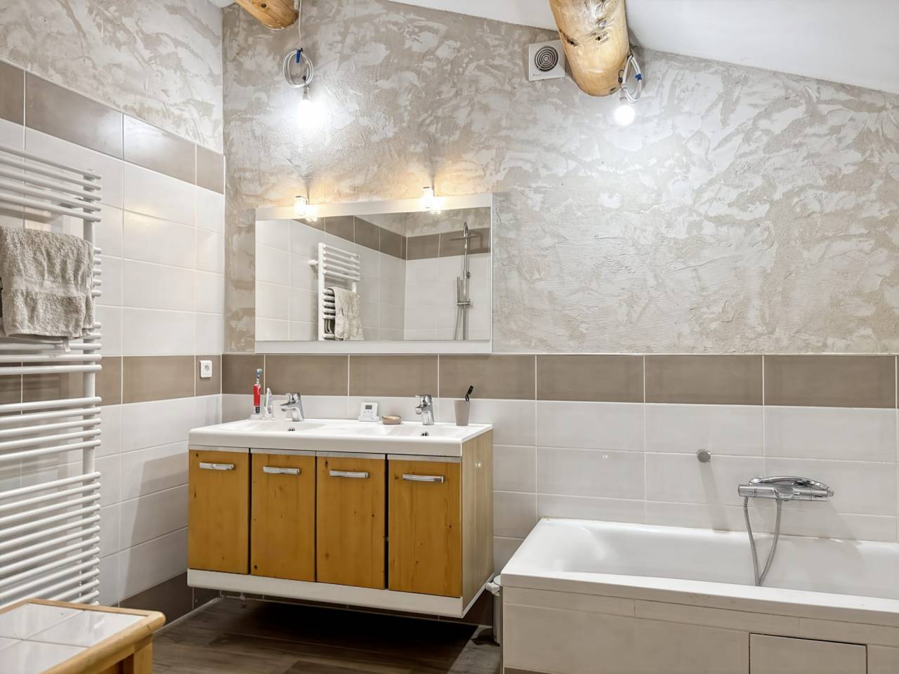 MAS 119 M2 SUR 4680 M2 DE TERRAIN