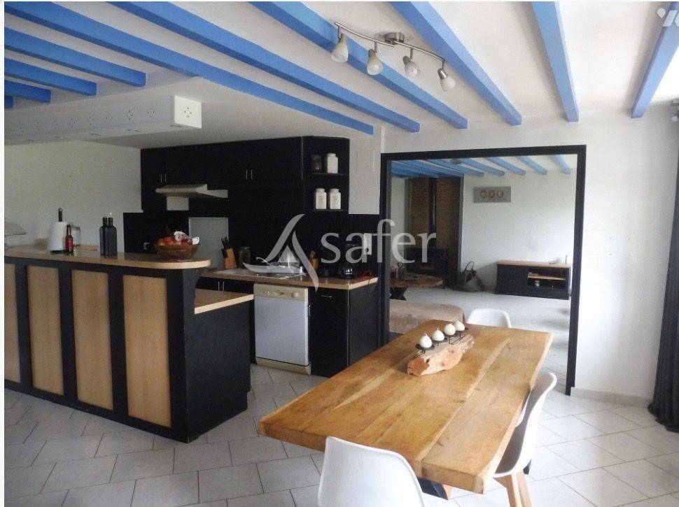 Maison avec logement indépendant et 10 ha de prairies clôturé