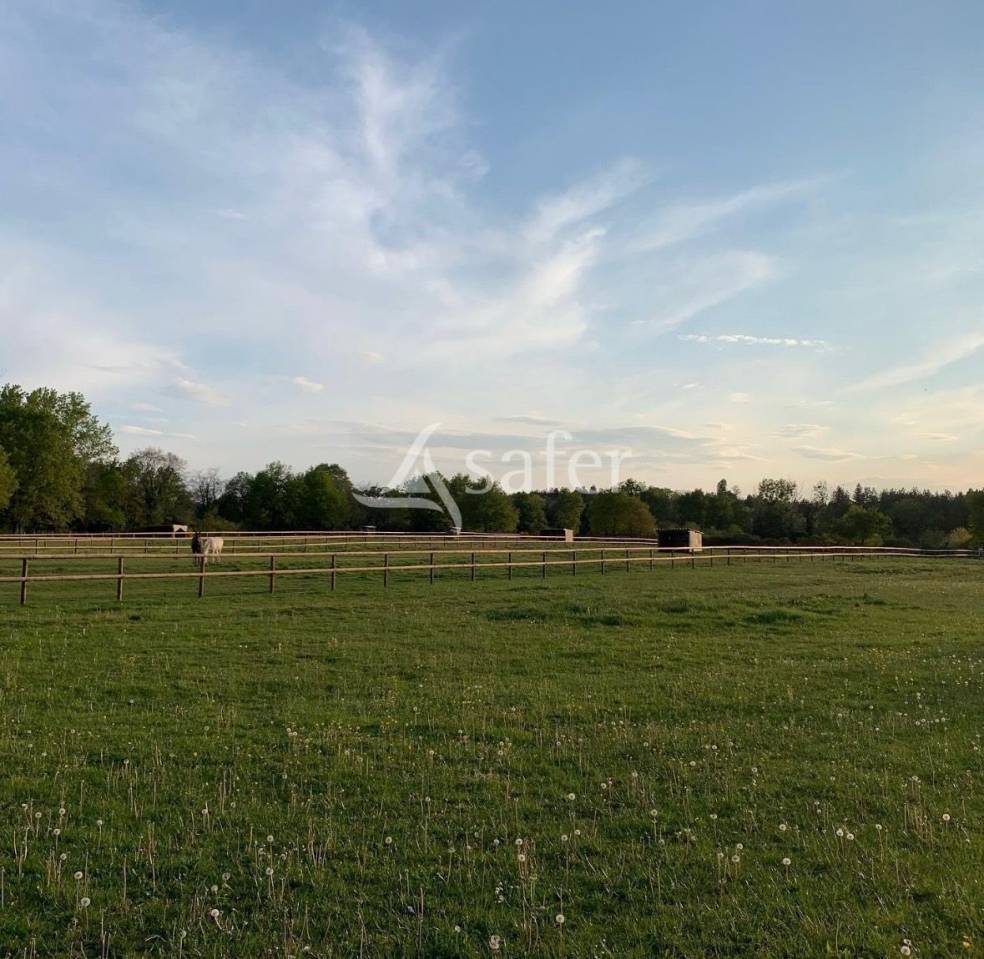 Maison avec logement indépendant et 10 ha de prairies clôturé