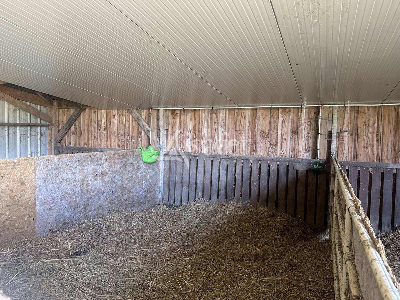 Maison avec logement indépendant et 10 ha de prairies clôturé